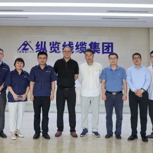 云南省機(jī)械工業(yè)行業(yè)協(xié)會、昆明電纜集團(tuán)昆電工電纜有限公司領(lǐng)導(dǎo)一行到縱覽線纜集團(tuán)參觀交流